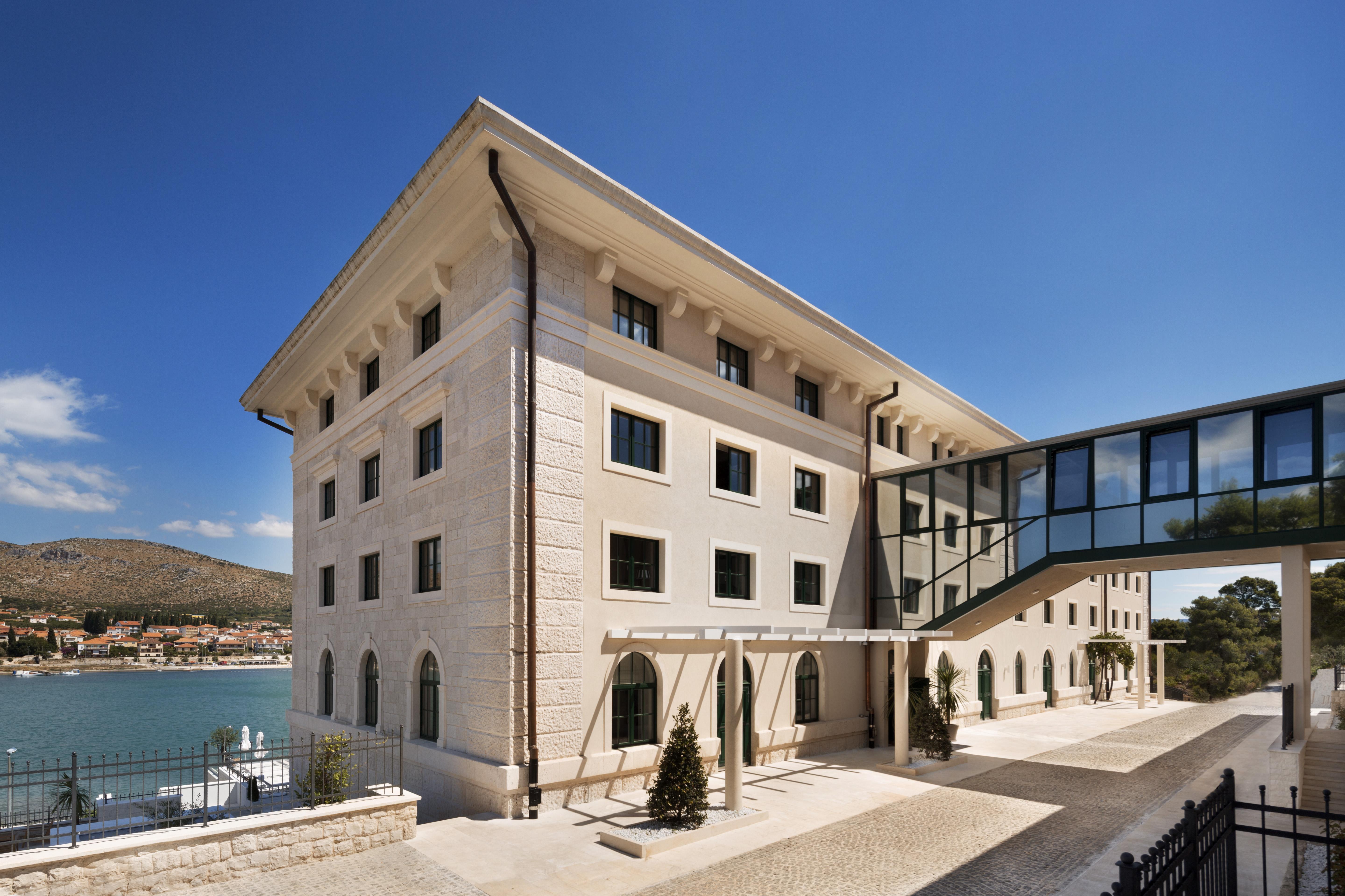 Hotel Brown Beach House & Spa Трогір Екстер'єр фото