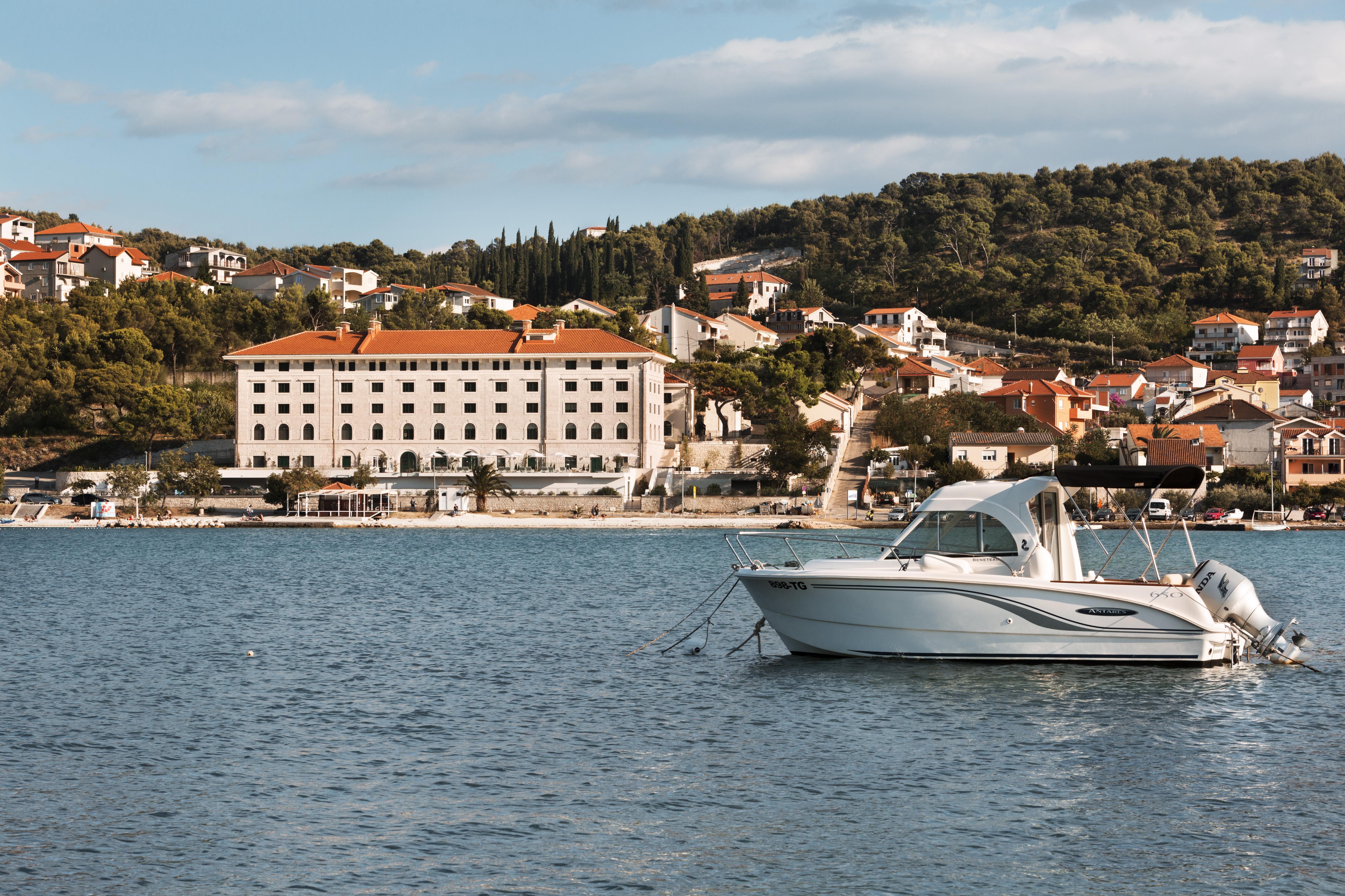 Hotel Brown Beach House & Spa Трогір Екстер'єр фото