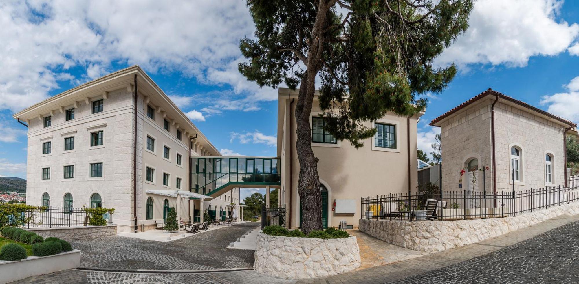 Hotel Brown Beach House & Spa Трогір Екстер'єр фото