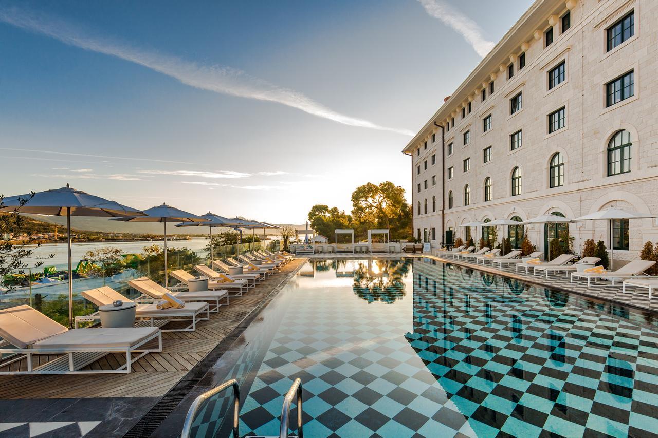 Hotel Brown Beach House & Spa Трогір Екстер'єр фото